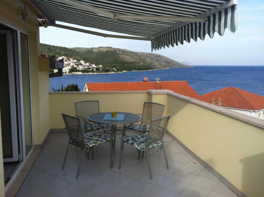 Apartments Vito Trogir Quarto foto
